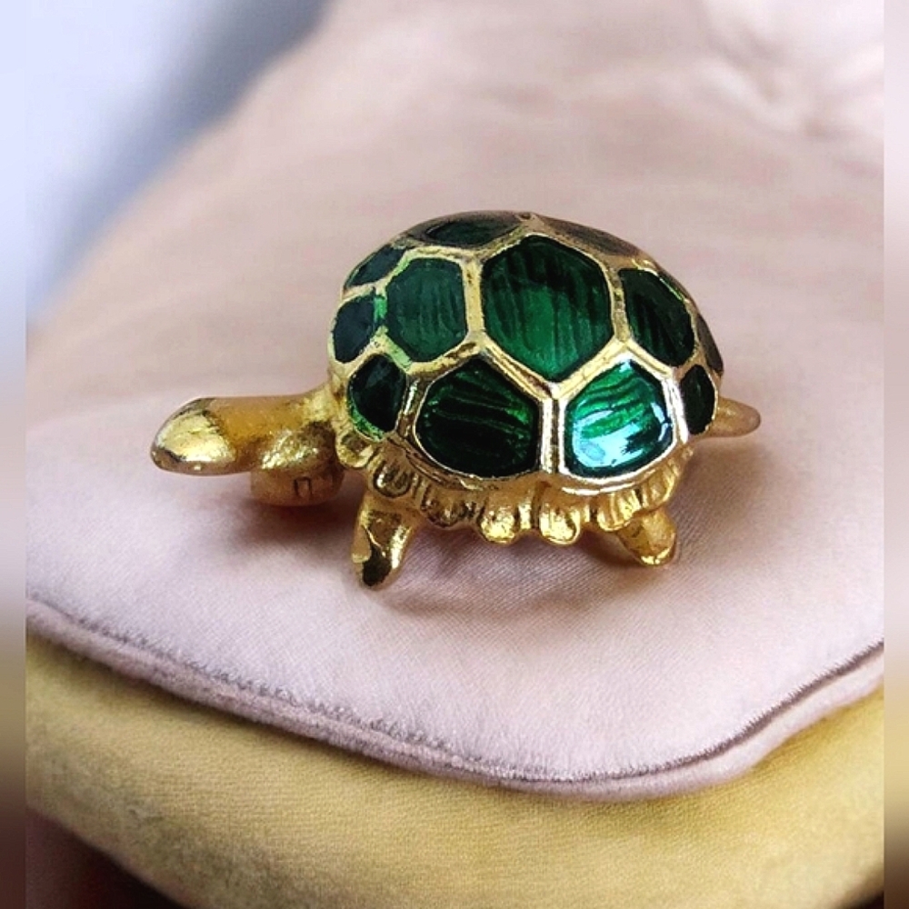 Vintage Gold Tone Green Enamel Turtle Brooch – Small Animal Pin